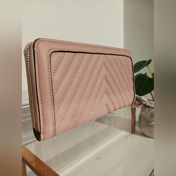 NWT Victoria's Secret - Wallet with Multiple Compartments - Picture 3 of 7